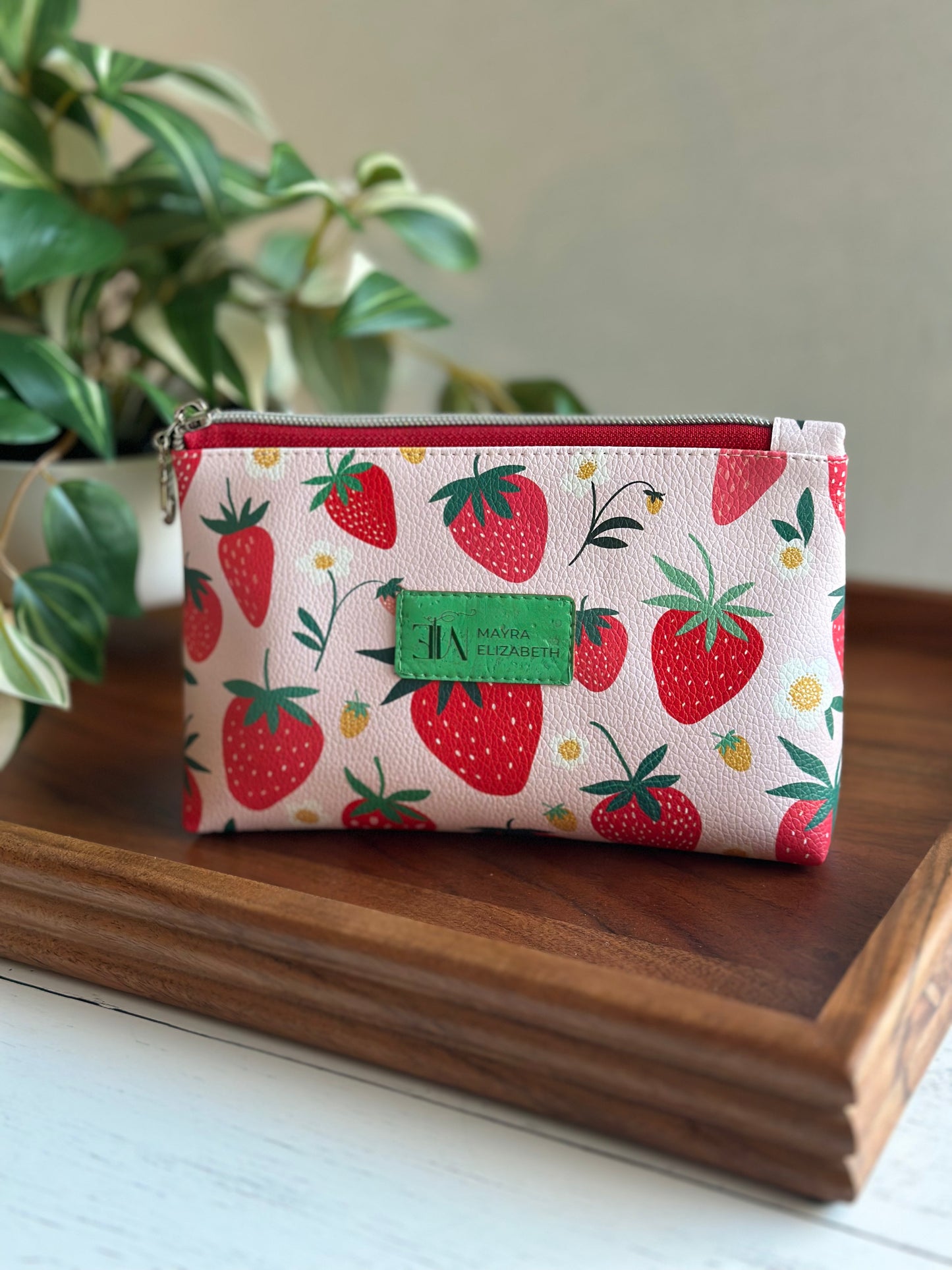 Lovely fresa makeup bag